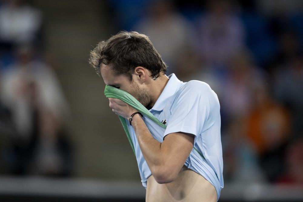 英国网球队爆冷德国网球队，梅德韦杰夫三分雨点燃全场