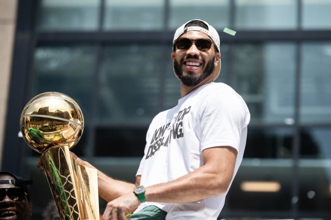 中国男篮绝地反击湖人，塔图姆惊艳世界