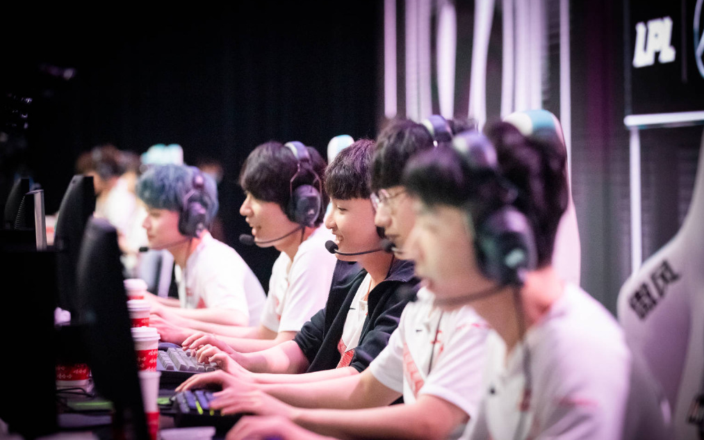 LGD轻取BRO,Kanavi统治全场 LGD轻取BRO,Kanavi统治全场