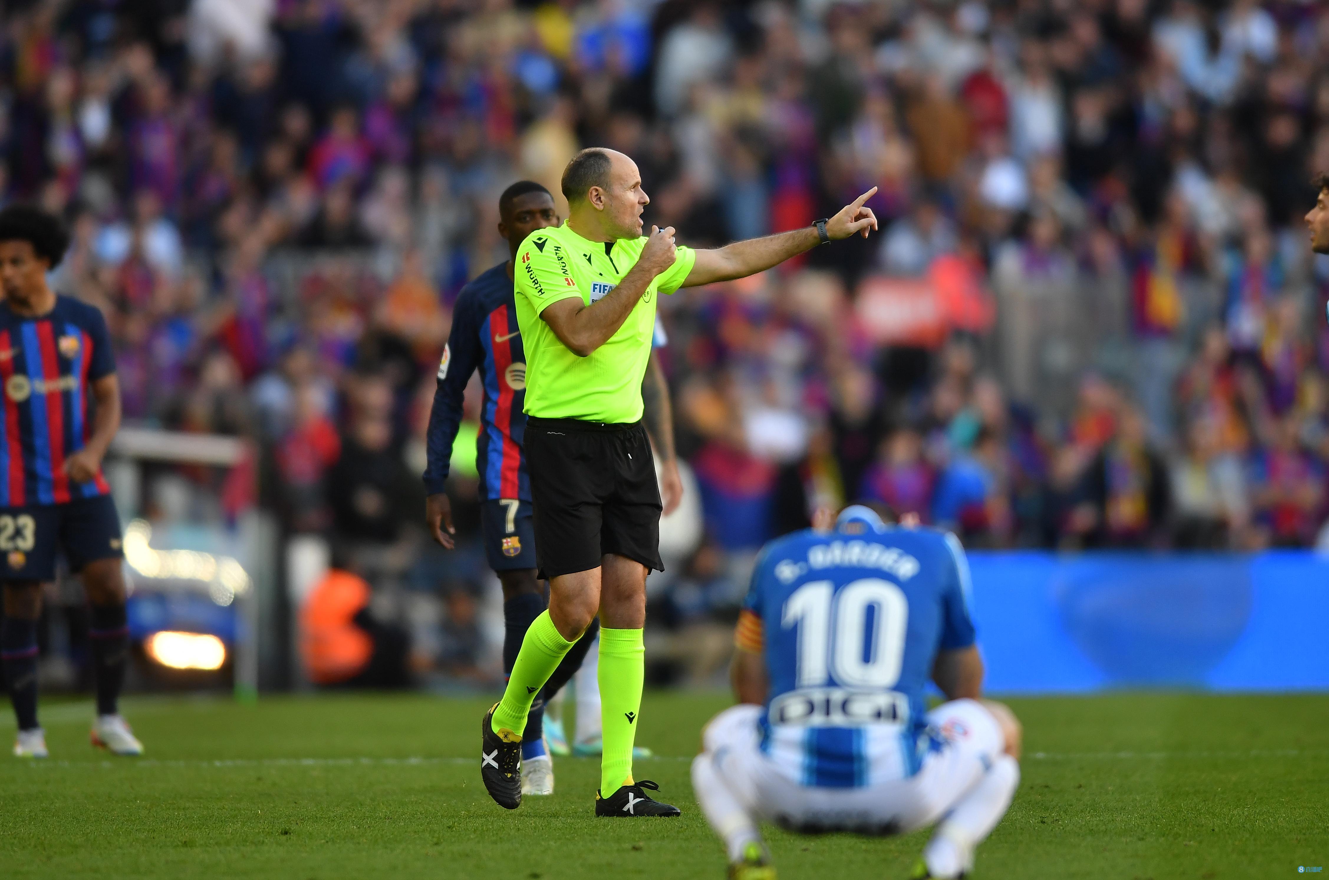 英国网球队横扫意大利网球队，克耶高斯制霸全场的简单介绍