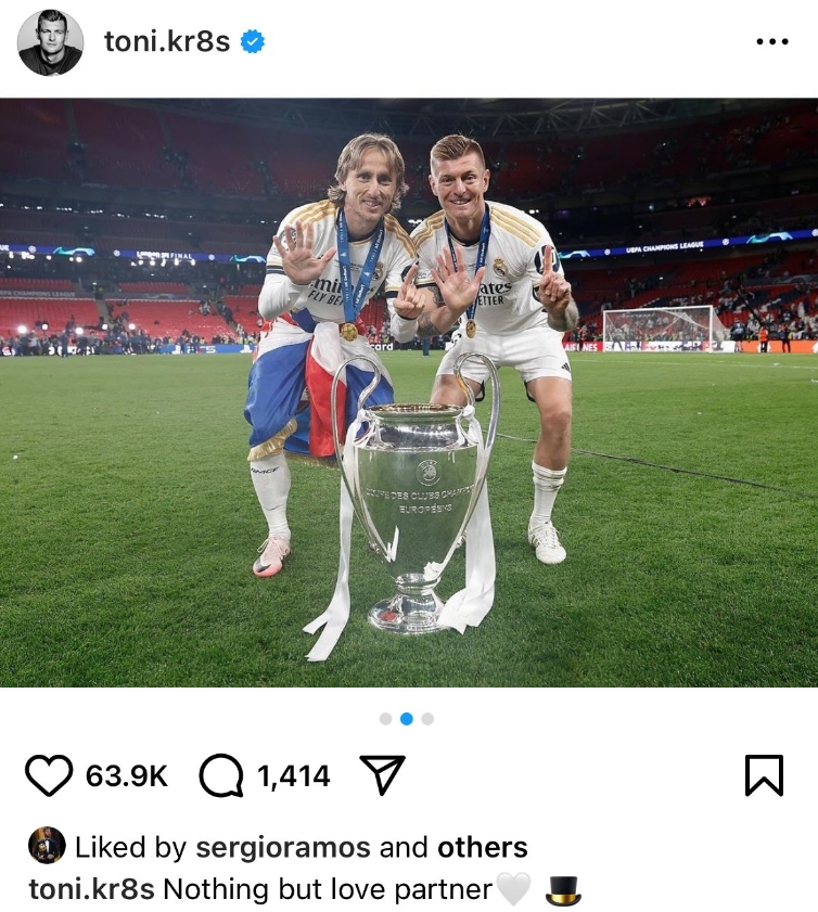 足球传奇谢幕,球迷泪洒赛场 足球传奇谢幕,球迷泪洒赛场