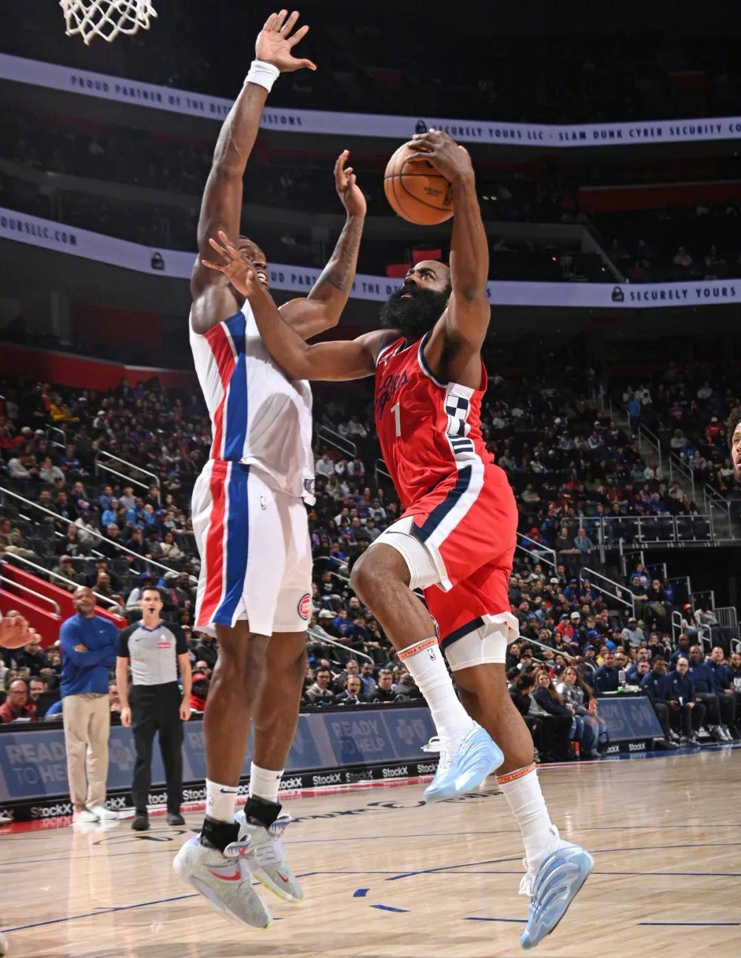 山西队翻盘快船,伦纳德关键制胜 山西队翻盘快船,伦纳德关键制胜