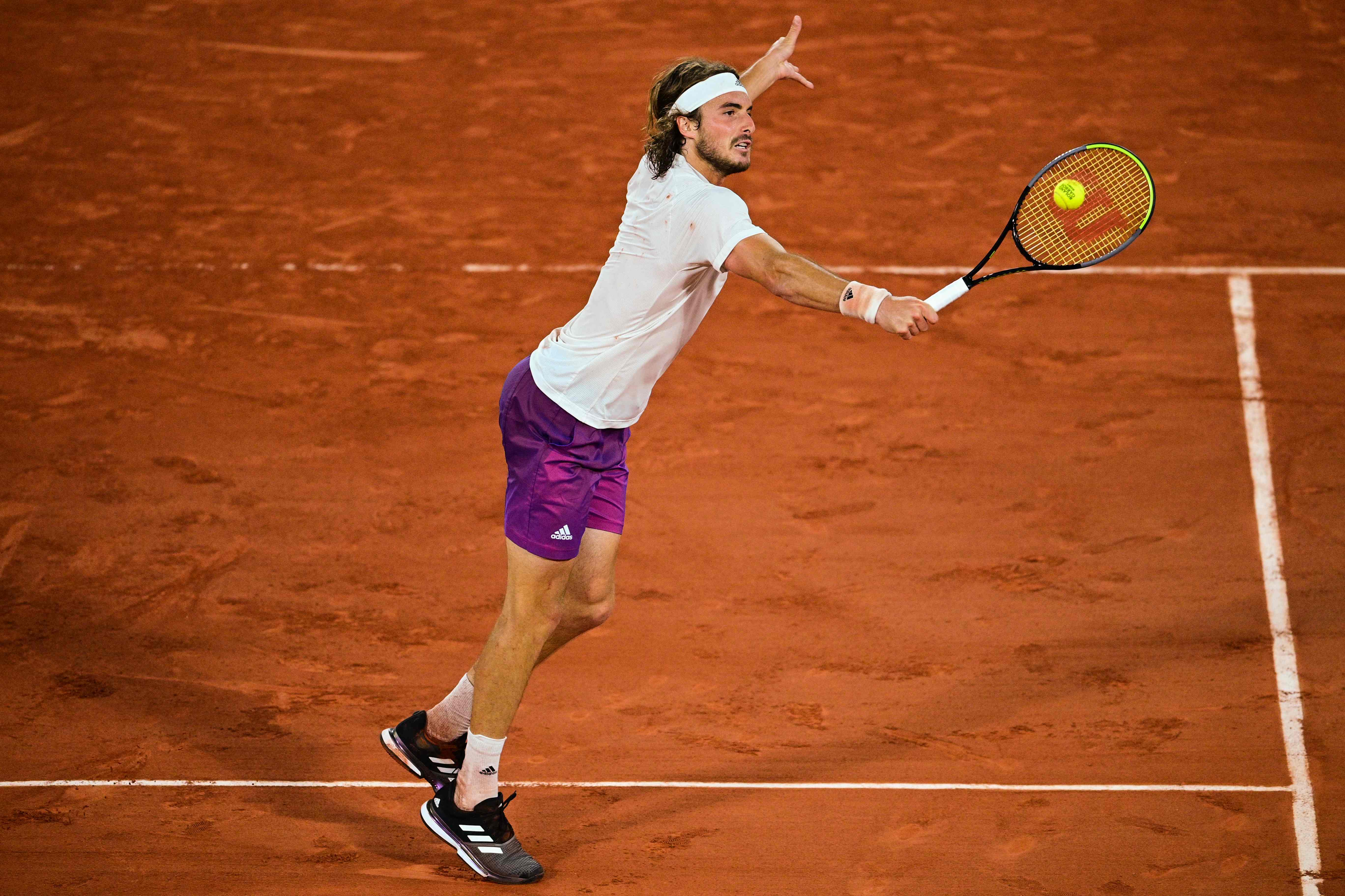 关于温网鏖战年终总决赛，西西帕斯高光表现的信息