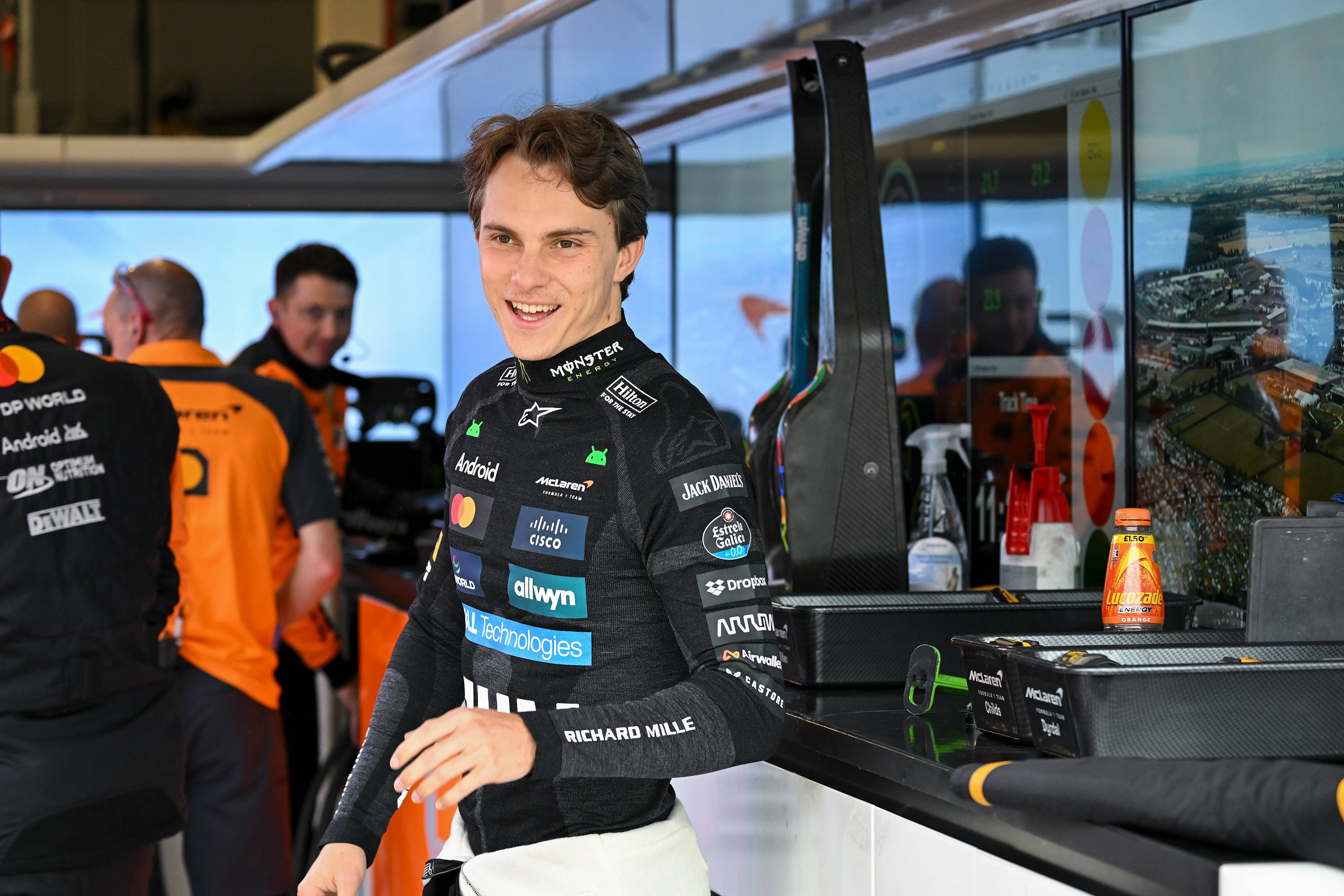 梅赛德斯横扫索伯车队，皮亚斯特里刷新纪录