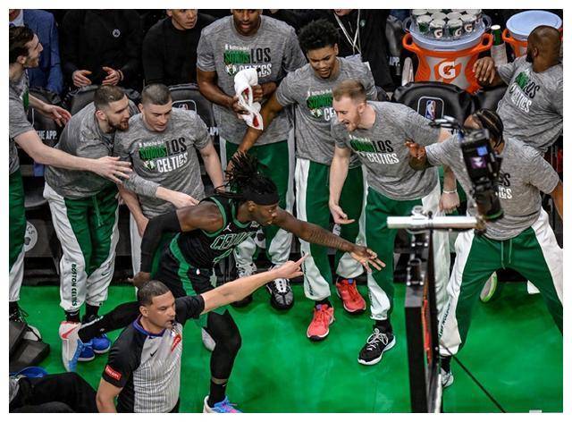 上海队翻盘独行侠,塔图姆带队取胜 上海队翻盘独行侠,塔图姆带队取胜