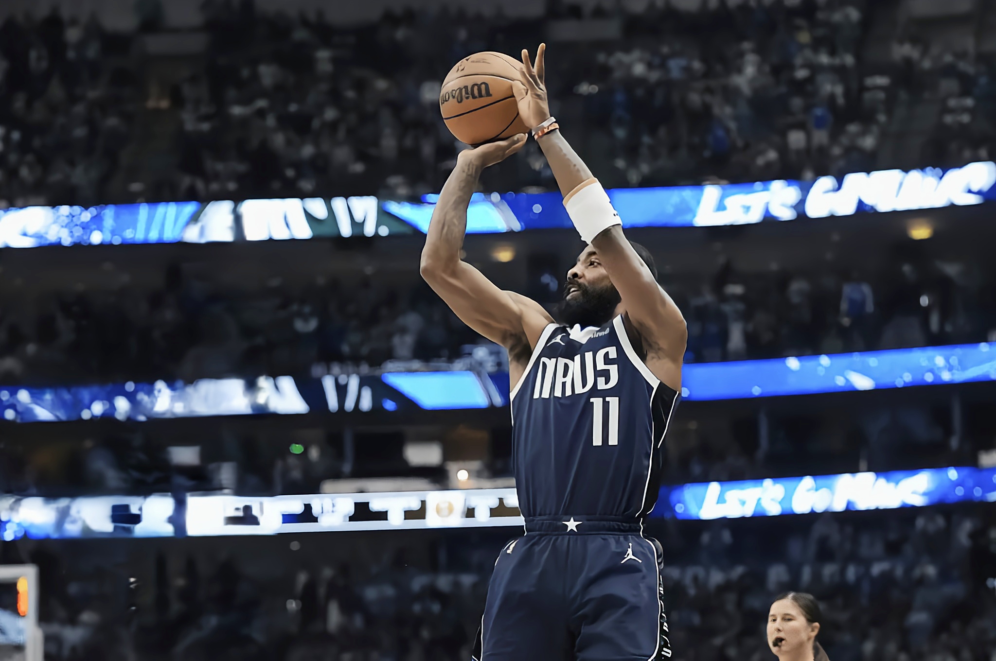 雄鹿力克独行侠，克莱惊艳四座