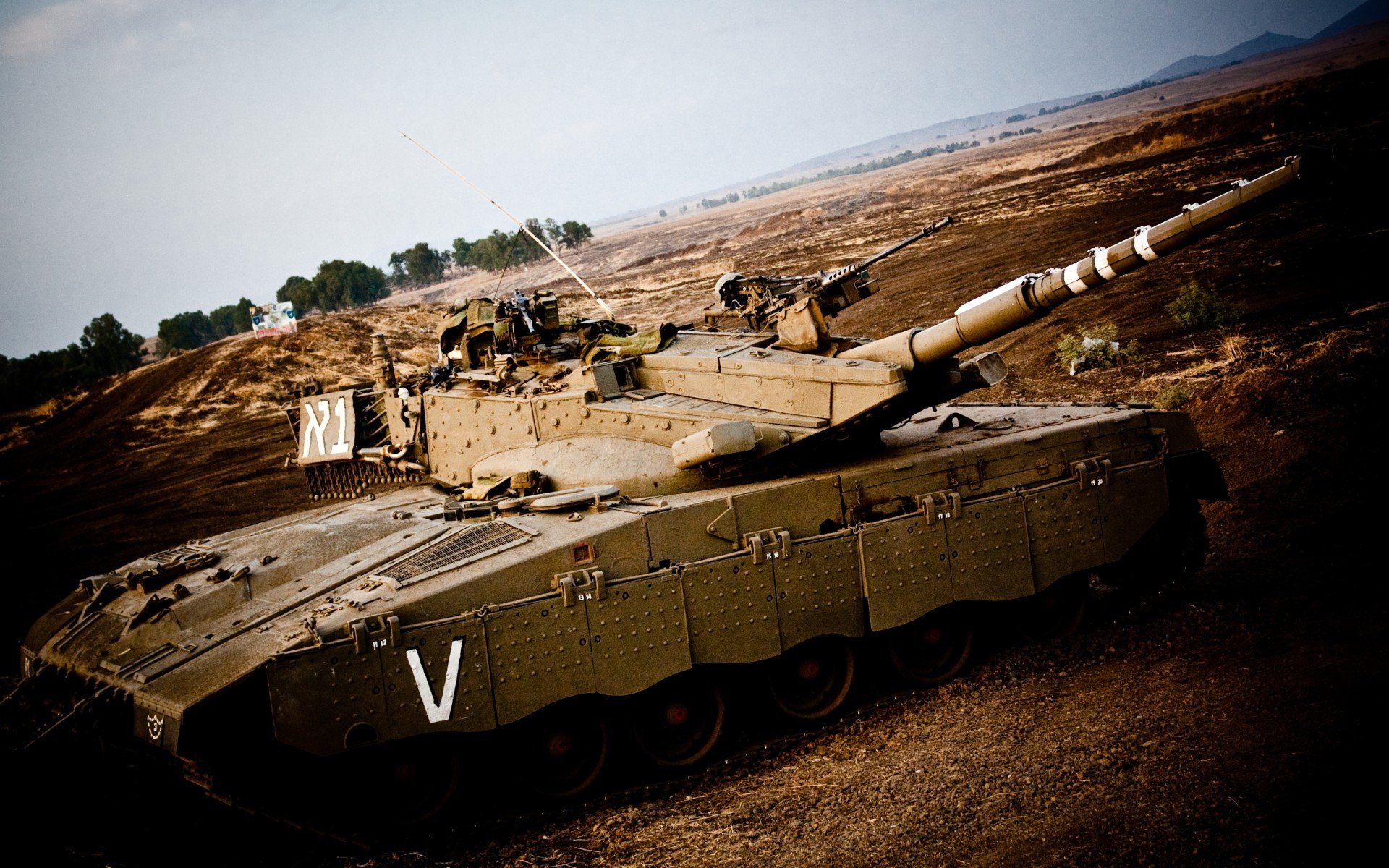 绿茵与球台同时奏凯,波兰铁骑东瀛扬威,樊振东状态如烈焰灼台