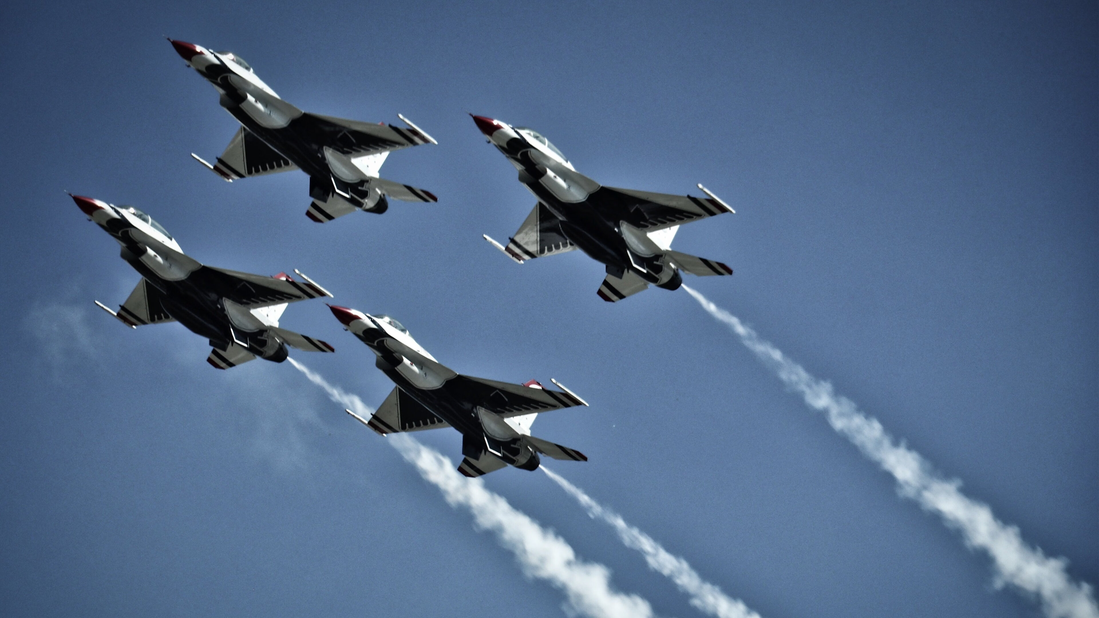 绿茵双面镜，福登的无声惊雷与喀麦隆的狂野心跳